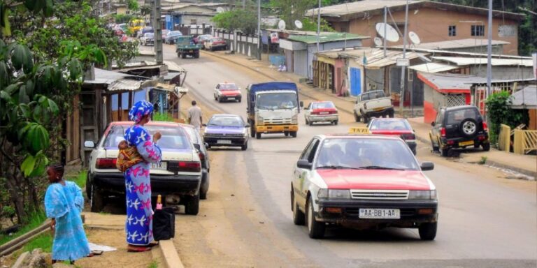 Gabon – Transport en commun : les clients et le saucissonnage des trajets